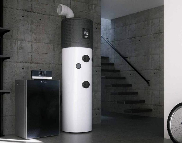 Brauchwasserwärmepumpe von Buderus im Keller